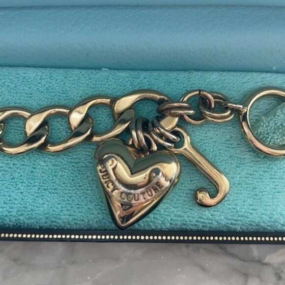 Juicy Couture gold tone Puffy heart J charm toggle bracelet 7.5" - Picture 3 of 5